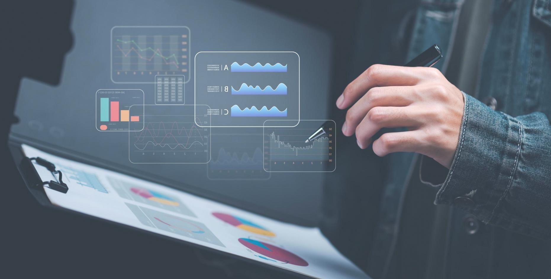 Studenten arbeiten zusammen an On-Page SEO Projekten