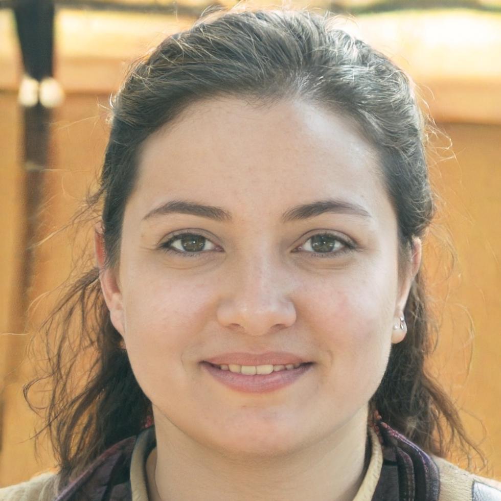 Kursteilnehmerin bei der praktischen Content-Optimierung